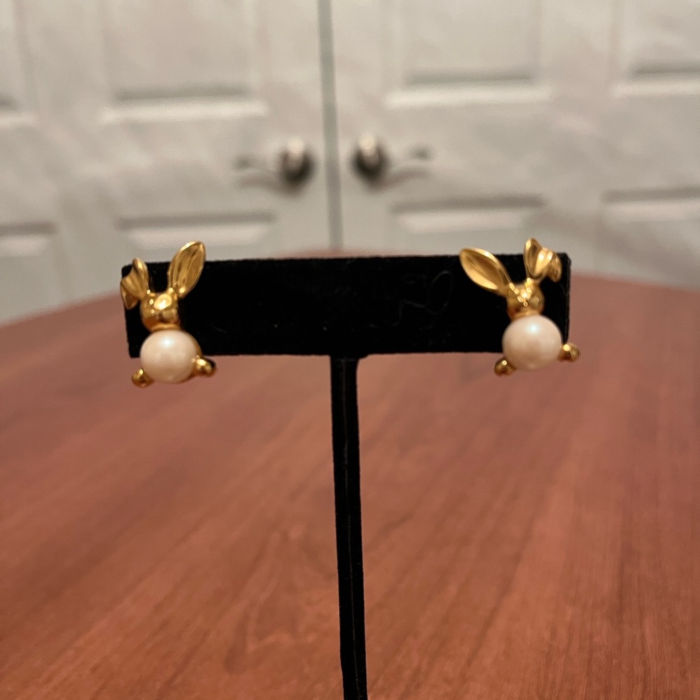 Vintage Avon 1994 Gold Toned Bunny Pierced Earrings with Faux Pearl